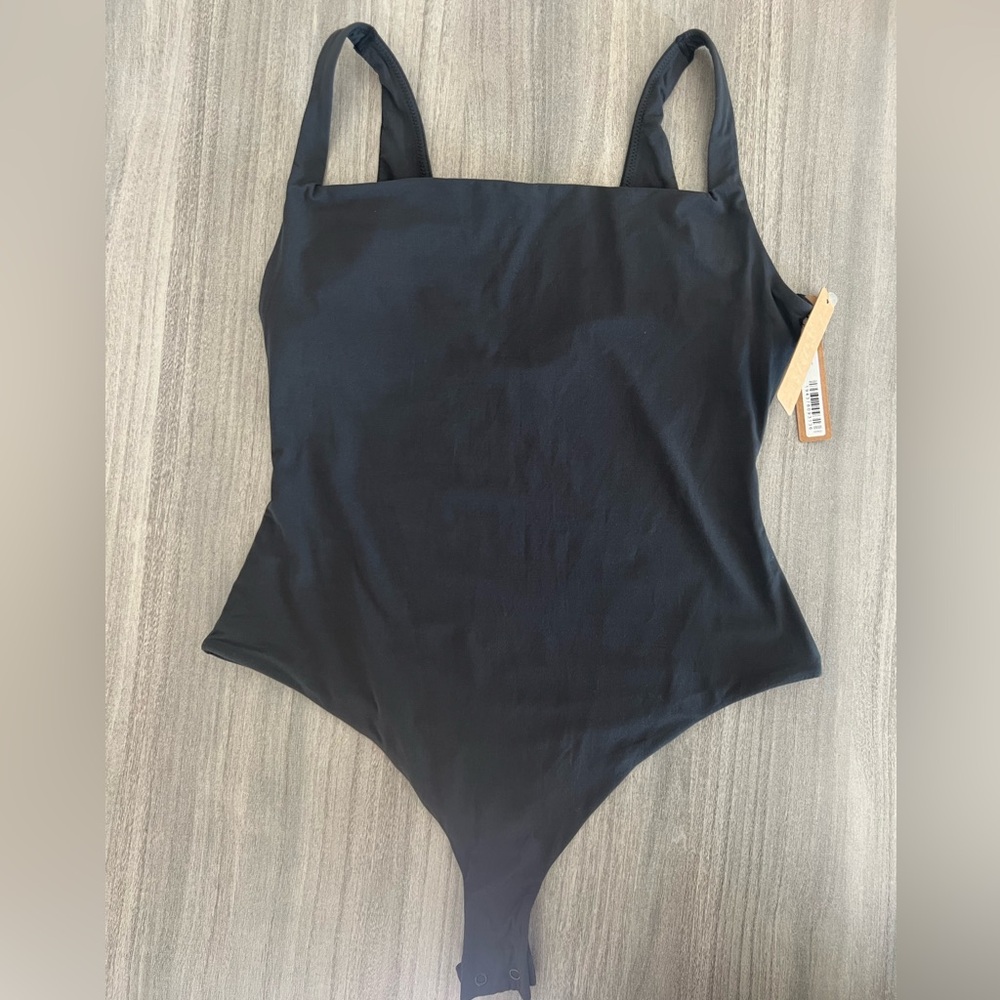 SKIMS FITS EVERYBODY SQUARE NECK BODYSUIT NWT color black
